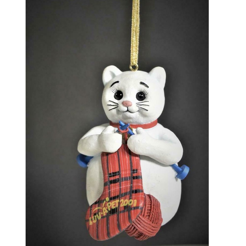 Petsmart 2001 Luv-A-Pet White Cat Limited Ornament